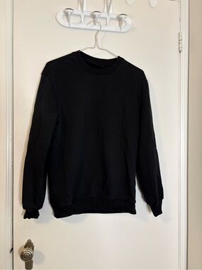 H&M Black Crewneck Sweatshirt
